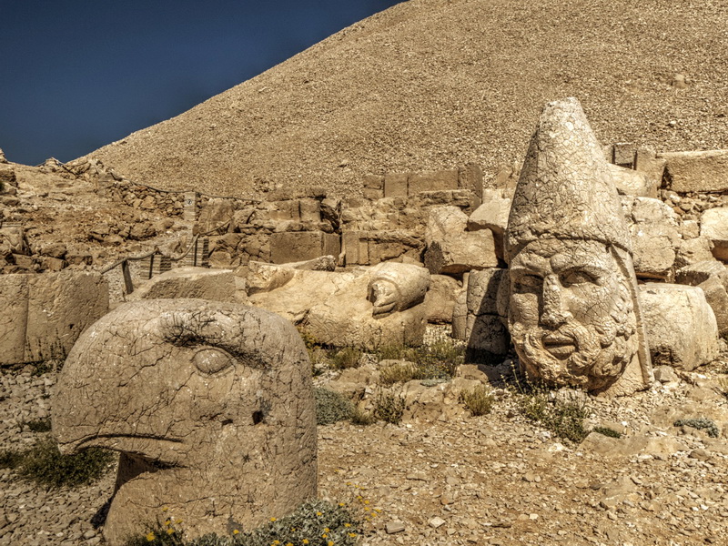 Каменные головы горы Немрут