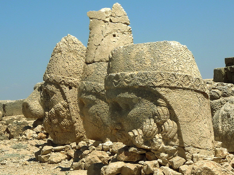 Каменные головы горы Немрут