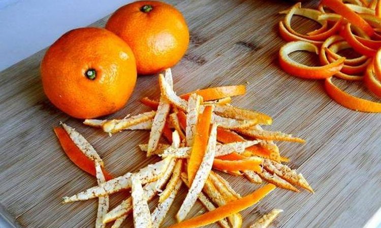 Не выкидывайте мандариновые корки: 3 интересных способа применения