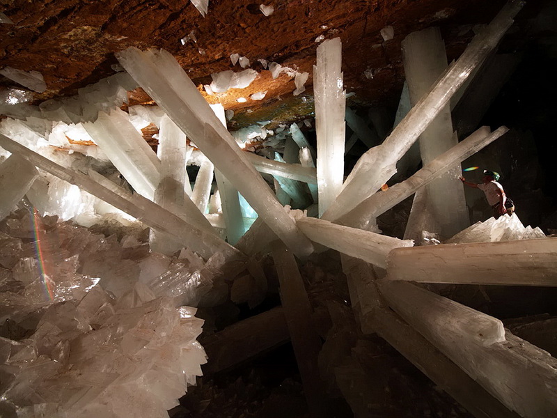 Естественное чудо — прекрасная и опасная пещера с самыми большими кристаллами в мире