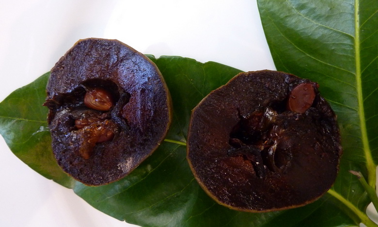 Сапота — чёрный фрукт со вкусом шоколада