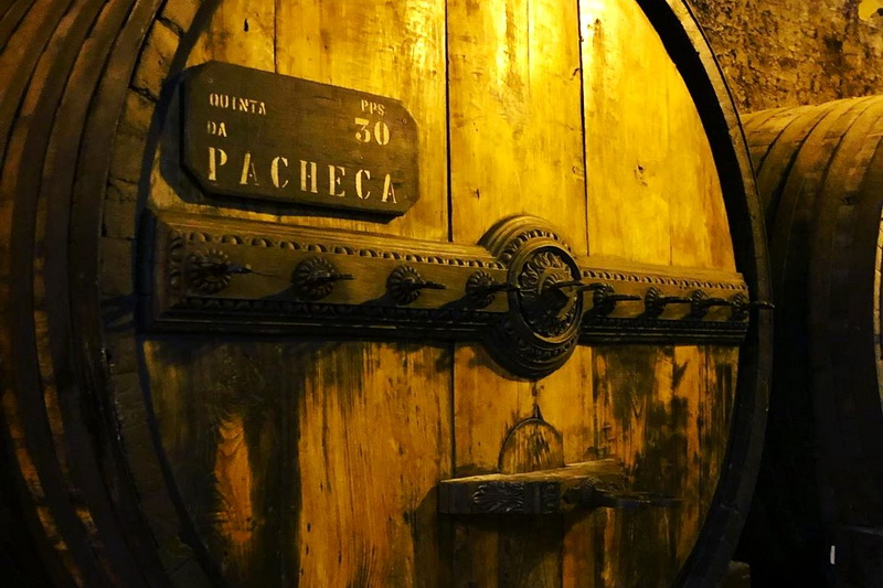 Дегустация португальских вин и ночь в дубовой бочке в поместье Quinta da Pacheca