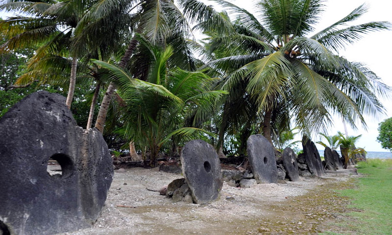 Яп — маленький остров гигантских каменных денег