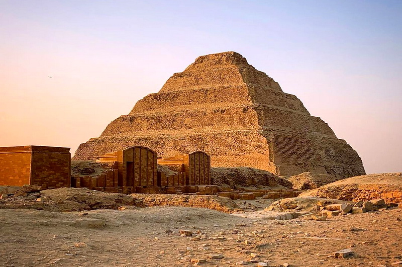 Пирамида Джосера в Саккаре — самая древняя пирамида в Египте