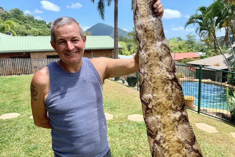Мужчина из Австралии обнаружил шкуру 7-метровой змеи