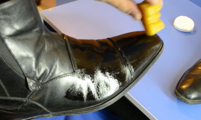 Как защитить обувь от соли и реагентов