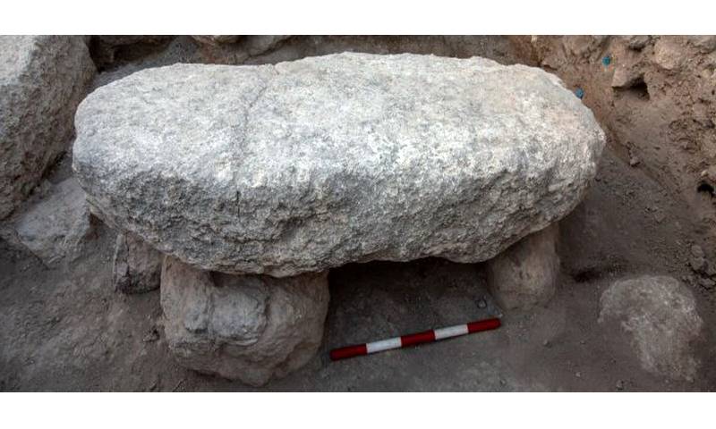 Ученые в Израиле нашли каменный стол — возможное свидетельство Ковчега Завета