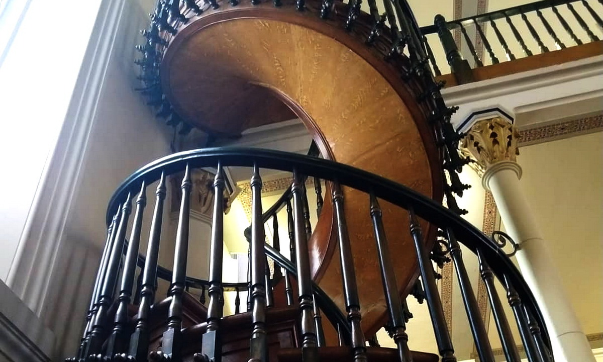 Чудесная лестница в капелле Лоретто: правда и вымысел