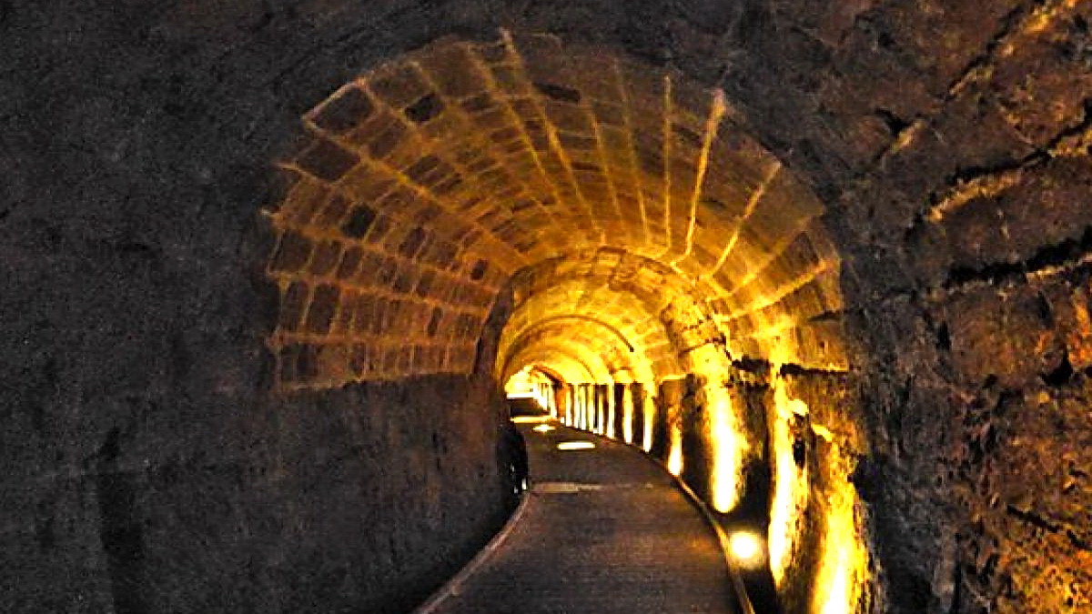 Секретные проходы и туннели древних сооружений