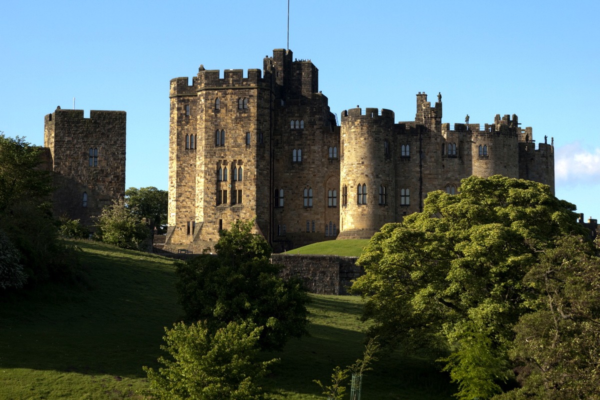 Замок Алник в Англии