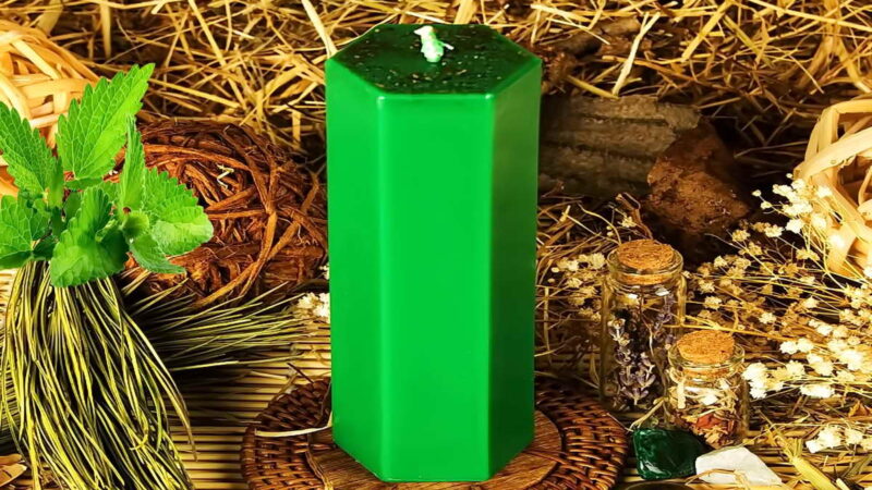 Артефакт из зеленой свечи для привлечения денег